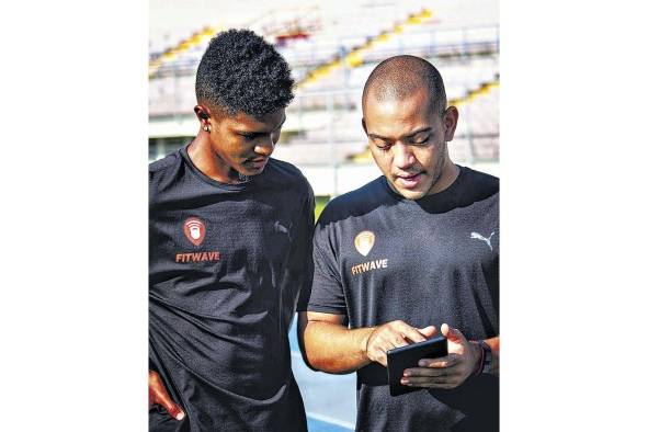 Con ayuda de profesionales, los futbolistas pueden ser reclutados por clubes internacionales Con ayuda de profesionales, los futbolistas pueden ser reclutados por clubes internacionales