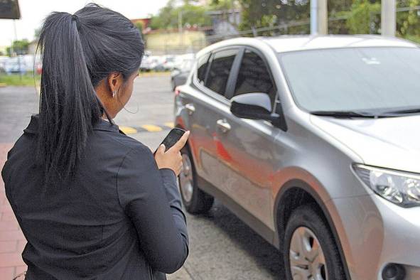 En el país operan unas cuatro empresas que ofrecen el servicio de transporte, a través de plataformas digitales. En el país operan unas cuatro empresas que ofrecen el servicio de transporte, a través de plataformas digitales.