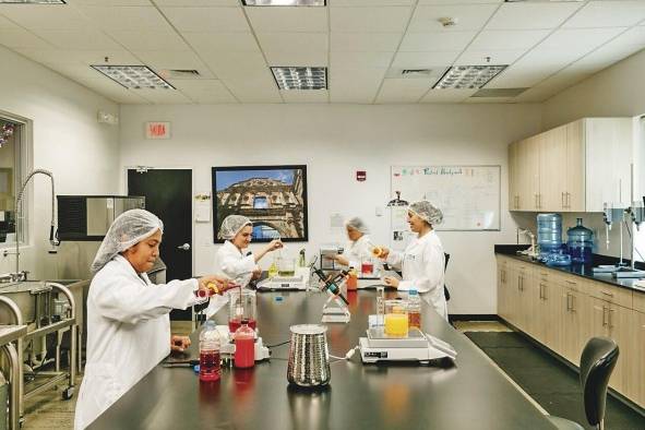 La manufactura de alimentos es un sector fuerte de empleabilidad. La manufactura de alimentos es un sector fuerte de empleabilidad.