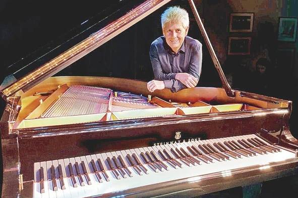 El reconocido pianista argentino Mario Parmisano presentará su homenaje titulado Piazzolla Centenario. El reconocido pianista argentino Mario Parmisano presentará su homenaje titulado Piazzolla Centenario.