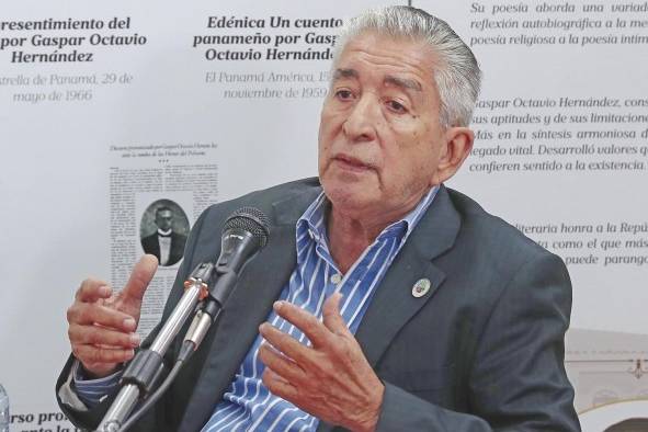 Hermes Sucre, periodista y docente universitario Hermes Sucre, periodista y docente universitario