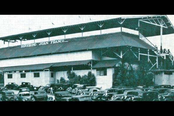 El hipódromo Juan Franco fue construido en 1922, en lo que hoy conocemos como el área de la Vía España y el sector de Obarrio. El hipódromo Juan Franco fue construido en 1922, en lo que hoy conocemos como el área de la Vía España y el sector de Obarrio.