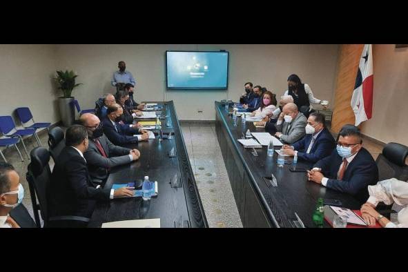 La mesa de trabajo entre representantes de la Asamblea Nacional y del TE se reunirá el próximo lunes en la sede del TE. La mesa de trabajo entre representantes de la Asamblea Nacional y del TE se reunirá el próximo lunes en la sede del TE.