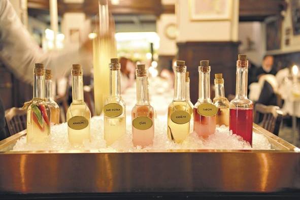 Trolley de vodkas con infusiones Trolley de vodkas con infusiones