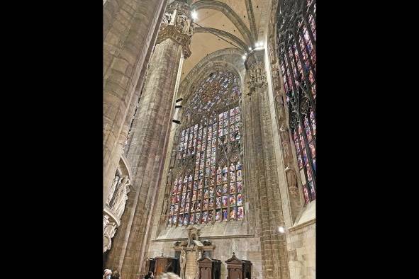 Vitrales en el interior de la Catedral de Milán Vitrales en el interior de la Catedral de Milán