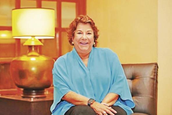 Annette Cárdenas Hotelera. Lo primero que uno piensa al conversar con ella es que detrás de ese rostro carismático y voz grave hay una vida llena de anécdotas vinculadas al turismo que la ha convertido en su firme defensora. “Soy una persona a la que realmente le importa Panamá y la industria del turismo. Me he pasado toda una vida defendiendo, ayudando, sugiriendo, y luchando para que la industria del turismo en Panamá sea lo que debe ser”. Annette Cárdenas Hotelera. Lo primero que uno piensa al conversar con ella es que detrás de ese rostro carismático y voz grave hay una vida llena de anécdotas vinculadas al turismo que la ha convertido en su firme defensora. “Soy una persona a la que realmente le importa Panamá y la industria del turismo. Me he pasado toda una vida defendiendo, ayudando, sugiriendo, y luchando para que la industria del turismo en Panamá sea lo que debe ser”.