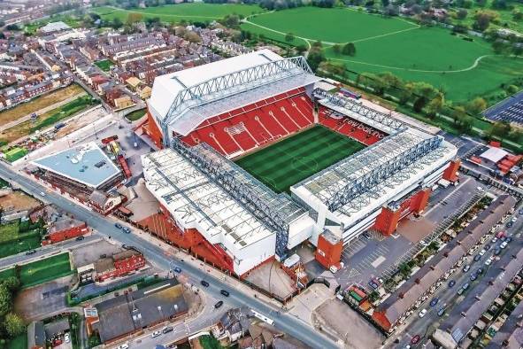 Desde su nacimiento, en 1892, el Liverpool ha jugado en el Anfield Road, el estadio al que se vincula su historia. En el túnel que conduce a los vestuarios está escrita con orgullo la frase: “This is Anfield”. Está ubicado en el condado de Marseyside, cuya capital es la ciudad de Liverpool. Desde su nacimiento, en 1892, el Liverpool ha jugado en el Anfield Road, el estadio al que se vincula su historia. En el túnel que conduce a los vestuarios está escrita con orgullo la frase: “This is Anfield”. Está ubicado en el condado de Marseyside, cuya capital es la ciudad de Liverpool.