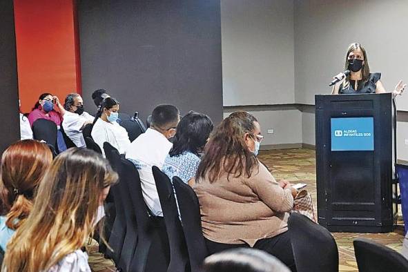 Foro “Niñez y adolescencia en situación de movilidad humana y los procesos de restitución de sus derechos en Panamá”, organizado por Aldeas Infantiles S.O.S y Unicef Foro “Niñez y adolescencia en situación de movilidad humana y los procesos de restitución de sus derechos en Panamá”, organizado por Aldeas Infantiles S.O.S y Unicef