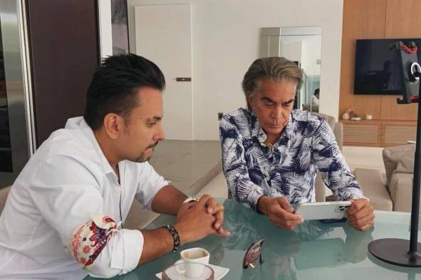 Nacho junto a 'El Puma' evaluando los detalles de su nuevo sencillo y discografía. Nacho junto a 'El Puma' evaluando los detalles de su nuevo sencillo y discografía.