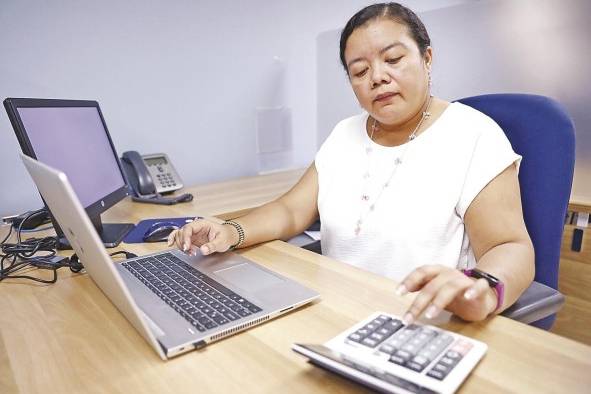 Mónica Reyna, quien ha laborado por 12 años en la Caja de Ahorros en el área de finanzas, formó parte de estas estadísticas. Mónica Reyna, quien ha laborado por 12 años en la Caja de Ahorros en el área de finanzas, formó parte de estas estadísticas.