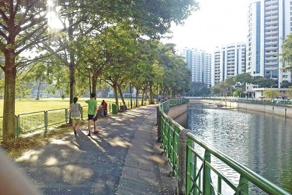 El paseo del río Singapur, conecta una serie de barrios y muestra a través de un paseo peatonal y de bicicletas la arquitectura moderna de la ciudad. El paseo del río Singapur, conecta una serie de barrios y muestra a través de un paseo peatonal y de bicicletas la arquitectura moderna de la ciudad.