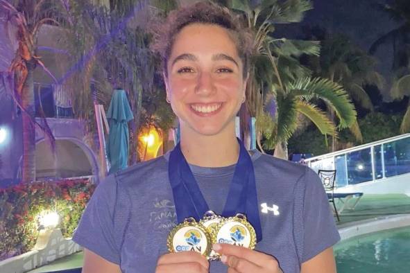 Carolina Cermelli obtuvo tres medallas en el Campeonato Centroamericano y del Caribe de Natación. Carolina Cermelli obtuvo tres medallas en el Campeonato Centroamericano y del Caribe de Natación.
