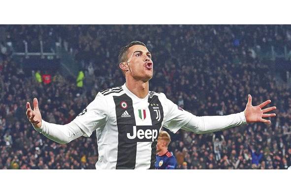 Cristiano Ronaldo celebra una victoria de la Juventus. Cristiano Ronaldo celebra una victoria de la Juventus.