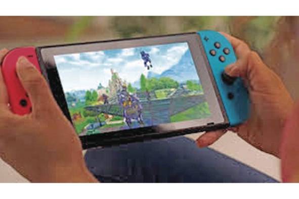 La consola portátil de Nintendo Switch permite modalidad multijugador. La consola portátil de Nintendo Switch permite modalidad multijugador.