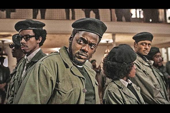Daniel Kaluuya recibió el premio Óscar a Mejor Actor de Reparto en la edición 2021. Daniel Kaluuya recibió el premio Óscar a Mejor Actor de Reparto en la edición 2021.