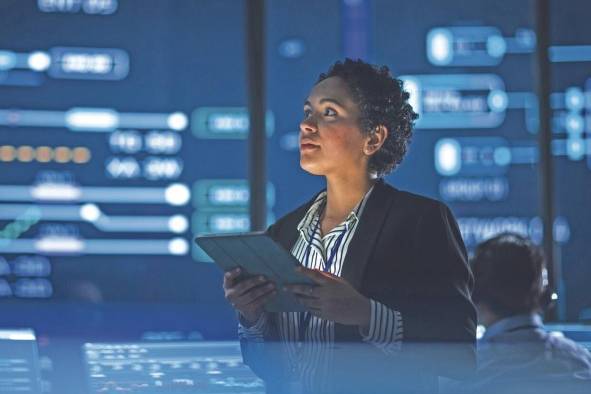 La formación de profesionales y la digitalización gubernamental son los retos principales de Panamá ante la transformación tecnológica. La formación de profesionales y la digitalización gubernamental son los retos principales de Panamá ante la transformación tecnológica.