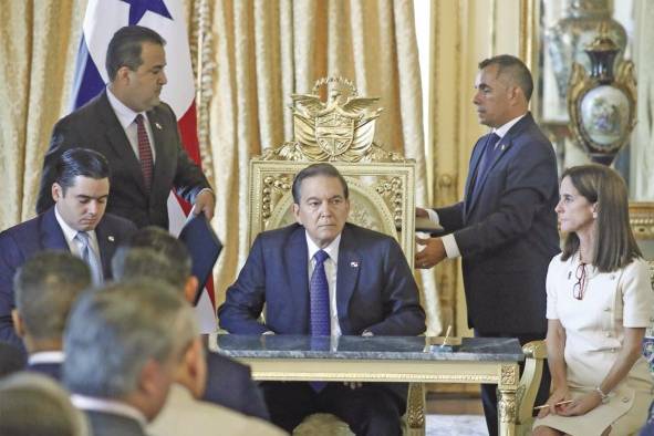El Ejecutivo firmó un acuerdo con el PNUD para facilitar el diálogo. El Ejecutivo firmó un acuerdo con el PNUD para facilitar el diálogo.