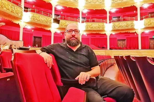 El director teatral César Robles recibió a este diario en el Teatro Nacional. El director teatral César Robles recibió a este diario en el Teatro Nacional.