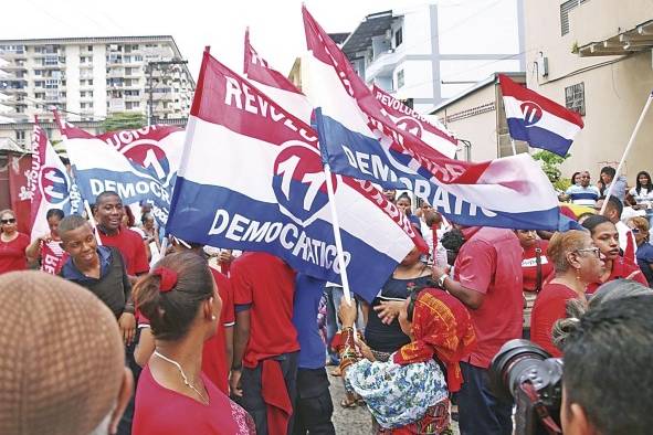 Unos 4,200 delegados del partido serán elegidos hoy. Unos 4,200 delegados del partido serán elegidos hoy.