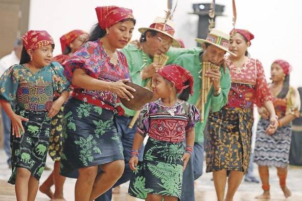 La cultura se realza en los pueblos originarios. La cultura se realza en los pueblos originarios.