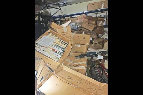 Foto del informe de la Senniaf en la que se refleja el estado en que se hallaban los expedientes. Foto del informe de la Senniaf en la que se refleja el estado en que se hallaban los expedientes.