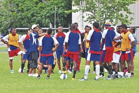 Liderando al Plaza Amador fue el entrenador más joven, con 28 años, en llegar a una final y se le reconoció como el mejor técnico del torneo Apertura 2011. Liderando al Plaza Amador fue el entrenador más joven, con 28 años, en llegar a una final y se le reconoció como el mejor técnico del torneo Apertura 2011.