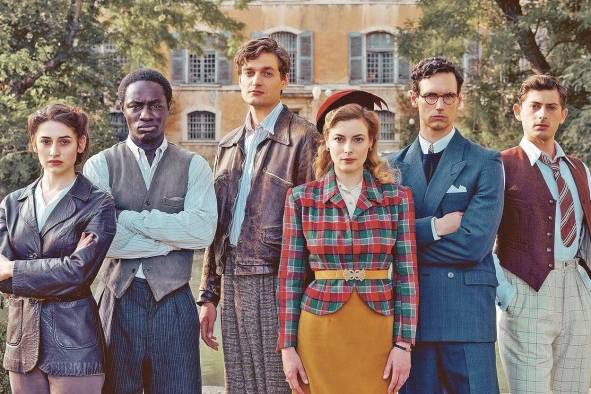 La serie une la historia con cierto grado de ficción, pero es sensible en reconocer el trabajo de rescate real en Francia –y Europa en general– frente al régimen alemán. La serie une la historia con cierto grado de ficción, pero es sensible en reconocer el trabajo de rescate real en Francia –y Europa en general– frente al régimen alemán.