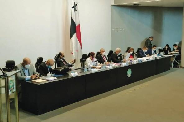 La Comisión de Gobierno continuará hoy con la discusión en primer debate del tercer bloque del proyecto de reformas. La Comisión de Gobierno continuará hoy con la discusión en primer debate del tercer bloque del proyecto de reformas.