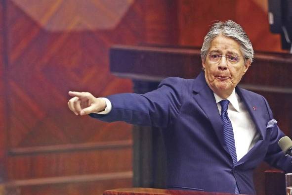 El presidente de Ecuador, Guillermo Lasso, firmó un decreto ejecutivo en el que invocó el artículo 148 de la Constitución, conocido como muerte cruzada. El presidente de Ecuador, Guillermo Lasso, firmó un decreto ejecutivo en el que invocó el artículo 148 de la Constitución, conocido como muerte cruzada.