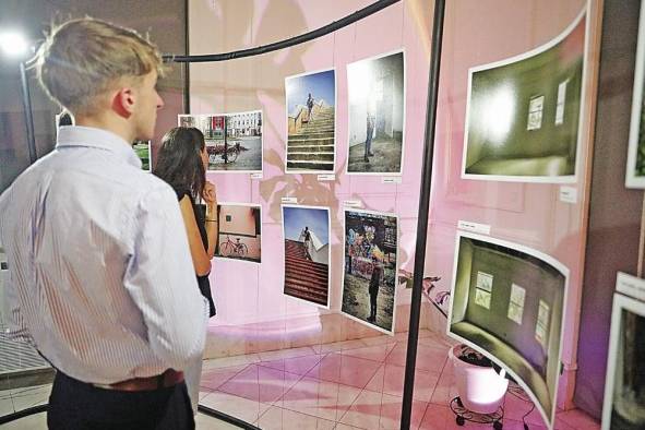 La muestra fotográfica es parte de la celebración del mes de la fotografía en la Alianza Francesa. La muestra fotográfica es parte de la celebración del mes de la fotografía en la Alianza Francesa.