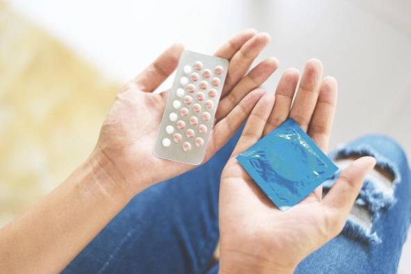 El condón y las pastillas anticonceptivas son métodos seguros, como barrera de protección frente a los embarazos, durante las relaciones sexuales. El condón y las pastillas anticonceptivas son métodos seguros, como barrera de protección frente a los embarazos, durante las relaciones sexuales.