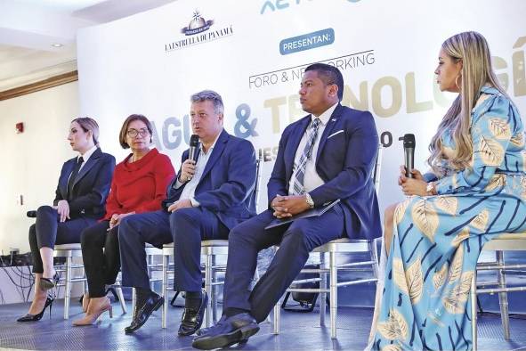 Expertos del sector público y privado de innovación y recursos hídricos asistieron al foro. Expertos del sector público y privado de innovación y recursos hídricos asistieron al foro.