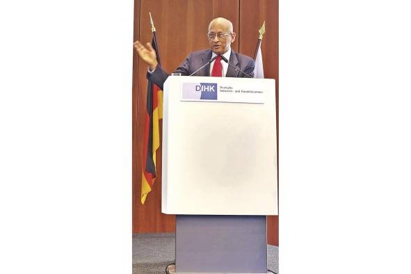 Alexander expuso sobre la utilización de nuestro país como plataforma logística clave para la exportación de bienes y servicios. Alexander expuso sobre la utilización de nuestro país como plataforma logística clave para la exportación de bienes y servicios.