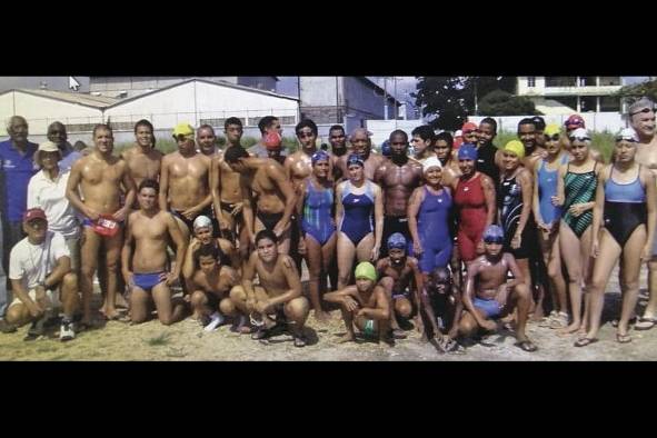 Ayarza se dirige a participantes y público en general, durante el acto de premiación en el Paseo Marino de Colón. Ayarza se dirige a participantes y público en general, durante el acto de premiación en el Paseo Marino de Colón.