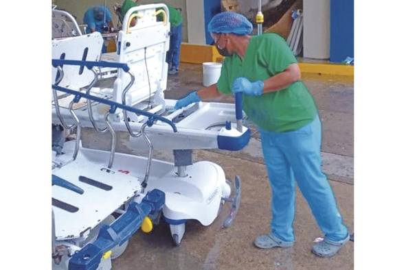 Diversos colaboradores han tenido que realizar las labores de limpieza. Diversos colaboradores han tenido que realizar las labores de limpieza.
