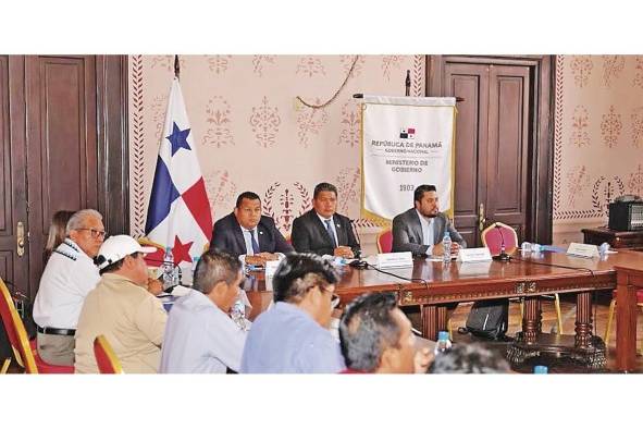 Mesa de diálogo entre el gobierno y los pueblos indígenas. Mesa de diálogo entre el gobierno y los pueblos indígenas.