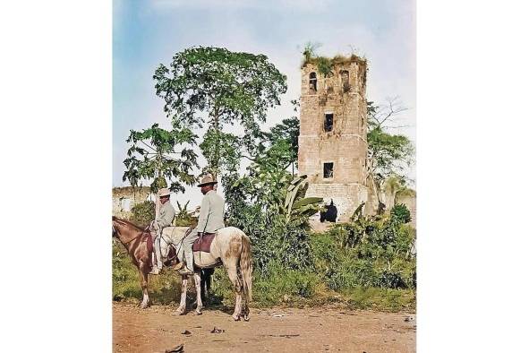 Fotografía a color de la torre de Panamá Viejo; se desconoce el autor y el año preciso. Se estima sea de data cercana al año 1950. Fotografía a color de la torre de Panamá Viejo; se desconoce el autor y el año preciso. Se estima sea de data cercana al año 1950.