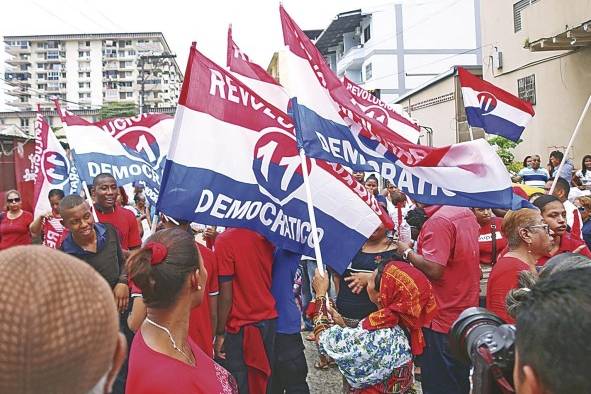 El PRD cuenta con más de 700 mil inscritos, lo que lo hace el partido más grande del país. El PRD cuenta con más de 700 mil inscritos, lo que lo hace el partido más grande del país.