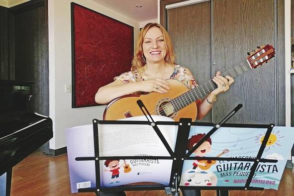 La guitarrista y compositora rusa/mexicana Nadia Borislova La guitarrista y compositora rusa/mexicana Nadia Borislova