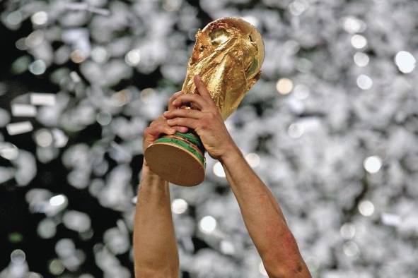 El 13 de junio de 2018, en vísperas del Mundial de Rusia, el Congreso de la FIFA celebrado en Moscú votó a favor de la candidatura conjunta de México, Estados Unidos y Canadá para 2026 - el primero con 48 selecciones - con 134 votos frente a los 65 de Marruecos y una única abstención. El proyecto marroquí avanzó su intención de volver a intentarlo para 2030. El 13 de junio de 2018, en vísperas del Mundial de Rusia, el Congreso de la FIFA celebrado en Moscú votó a favor de la candidatura conjunta de México, Estados Unidos y Canadá para 2026 - el primero con 48 selecciones - con 134 votos frente a los 65 de Marruecos y una única abstención. El proyecto marroquí avanzó su intención de volver a intentarlo para 2030.