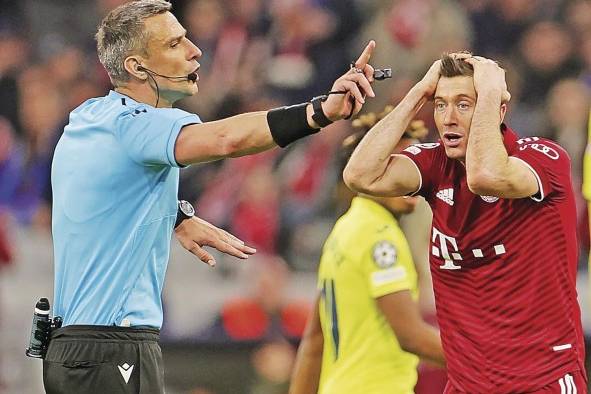 La histórica derrota del Bayern Múnich ante el Villarreal supone un espacio de dudas en cuanto al futuro del equipo. La histórica derrota del Bayern Múnich ante el Villarreal supone un espacio de dudas en cuanto al futuro del equipo.