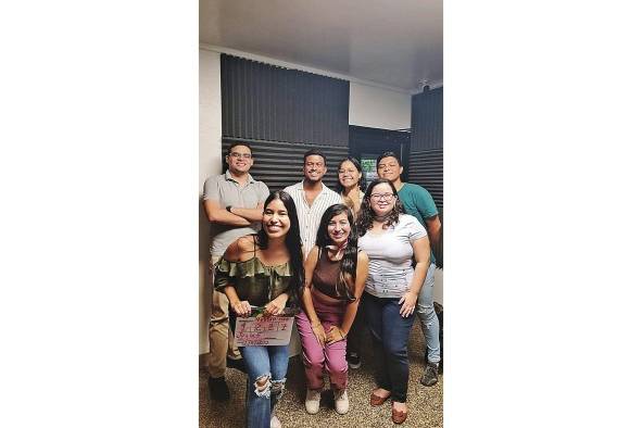 Integrantes de Jóvenes Unidos por la Educación. Integrantes de Jóvenes Unidos por la Educación.