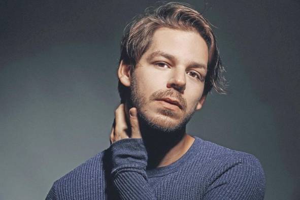 Sebastián Coloma es un novedoso cantautor y compositor panameño, radicado en la ciudad de Panamá. Sebastián Coloma es un novedoso cantautor y compositor panameño, radicado en la ciudad de Panamá.