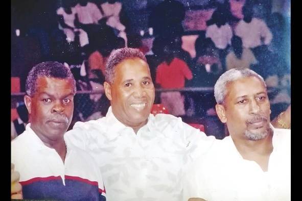 Ernesto Marcel, Ismael Laguna e Hilario Zapata escribieron grandes crónicas en la Arena de Colón. Ernesto Marcel, Ismael Laguna e Hilario Zapata escribieron grandes crónicas en la Arena de Colón.