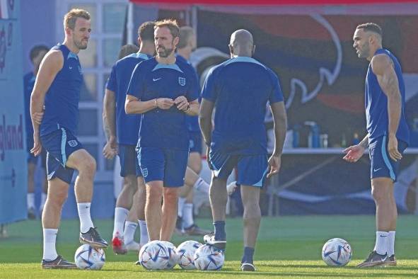 Gareth Southgate, DT de Inglaterra, junto a Kane (i). Gareth Southgate, DT de Inglaterra, junto a Kane (i).
