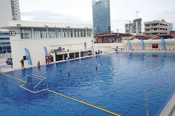 Los amantes de la natación podrán disfrutar a partir de hoy, 24 de diciembre, de la piscina Adán Gordón. Los amantes de la natación podrán disfrutar a partir de hoy, 24 de diciembre, de la piscina Adán Gordón.