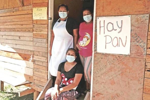 Elizabeth Sánchez y sus dos hijas Eliz, de 23 años, e Hilda, de 11, llegaron a Panamá en junio de 2018. Elizabeth Sánchez y sus dos hijas Eliz, de 23 años, e Hilda, de 11, llegaron a Panamá en junio de 2018.