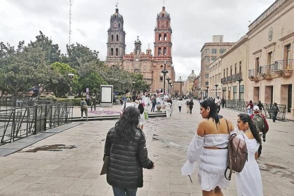 Vista panorámica de personas en San Luis Potosí, México Vista panorámica de personas en San Luis Potosí, México