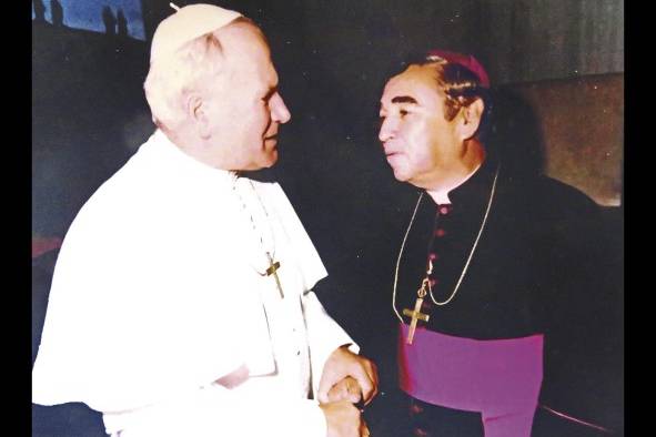 Durante su vida religiosa, monseñor Clavel Méndez tuvo el privilegio de conocer e interactuar con los sumos pontífices: Juan XXIII, Paulo VI, Juan Pablo I y Juan Pablo II; lamentablemente no concretó su encuentro con el papa Pío XII, ya que cuando se dirigía en barco a Roma, ocurrió el fallecimiento de su santidad. Durante su vida religiosa, monseñor Clavel Méndez tuvo el privilegio de conocer e interactuar con los sumos pontífices: Juan XXIII, Paulo VI, Juan Pablo I y Juan Pablo II; lamentablemente no concretó su encuentro con el papa Pío XII, ya que cuando se dirigía en barco a Roma, ocurrió el fallecimiento de su santidad.