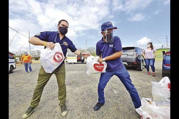 'Acción Tigo', grupo de voluntarios de la empresa participaron de la mano con el equipo de la Teletón 20-30 en la distribución de insumos a las familias y comunidades necesitadas. 'Acción Tigo', grupo de voluntarios de la empresa participaron de la mano con el equipo de la Teletón 20-30 en la distribución de insumos a las familias y comunidades necesitadas.